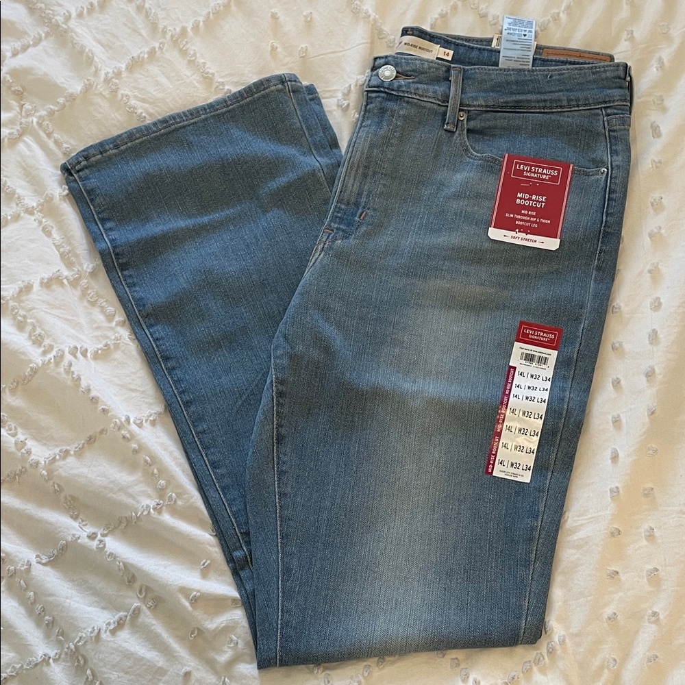 Levi Strauss Signature Women's Boot Cut Leg Blue Jeans Mid Rise nwt 14